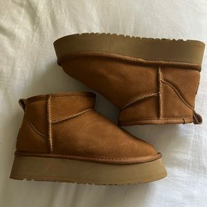 Platform UGG minis size 7